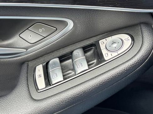Used 2021 Mercedes-Benz GLC 300 4MATIC image 12