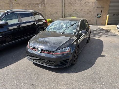 Used 2017 Volkswagen GTI SE image 9