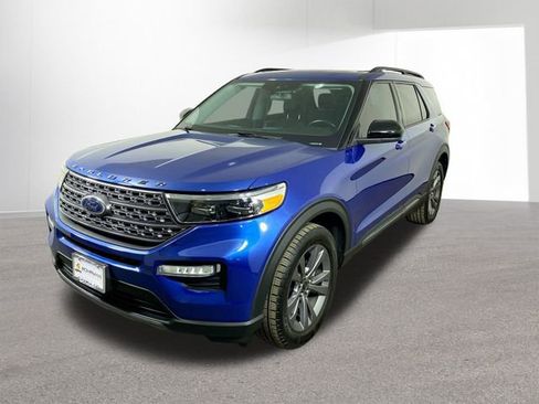 Used 2022 Ford Explorer XLT w/ Equipment Group 202A image 2