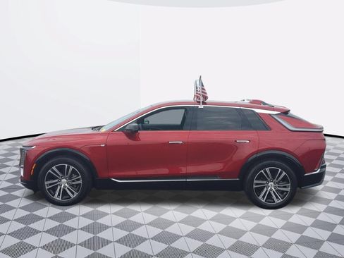 Certified 2024 Cadillac Lyriq Luxury AWD/4WD image 4