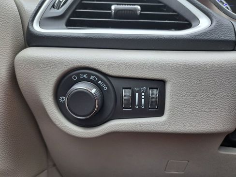 Used 2023 Chrysler Voyager LX image 16