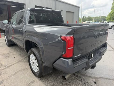 Used 2025 Toyota Tacoma SR5 AWD/4WD image 2