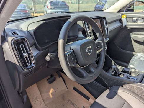 New 2025 Volvo XC40 B5 Core w/ Protection Package Premier image 7