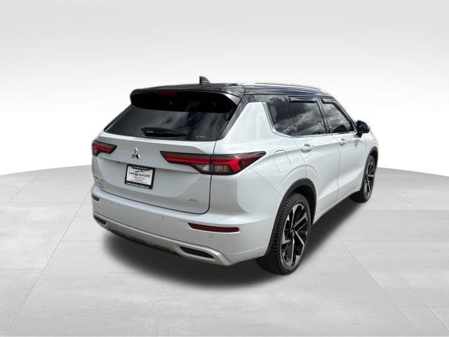 Used 2024 Mitsubishi Outlander SEL AWD/4WD image 2