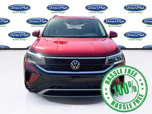 Used 2022 Volkswagen Taos SE FWD image 2
