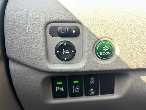 Used 2017 Honda Pilot Touring image 26