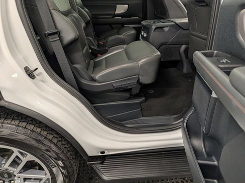 Used 2025 Ford Expedition Active AWD/4WD image 34