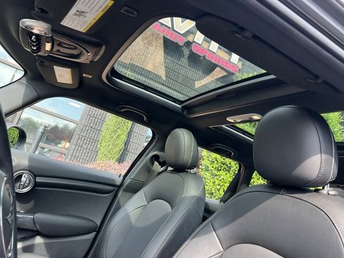 Used 2021 MINI Cooper 4-Door Hardtop image 44