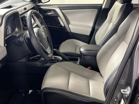 Used 2018 Toyota RAV4 Limited image 13