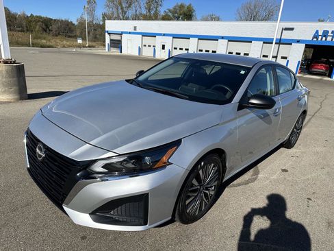 Used 2024 Nissan Altima 2.5 SV image 13