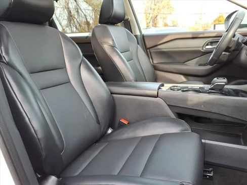 Used 2022 Nissan Rogue SV w/ SV Premium Package image 13