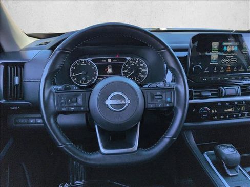 Used 2025 Nissan Pathfinder SL FWD image 13