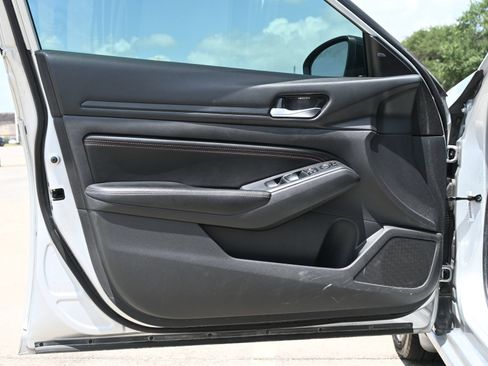 Used 2019 Nissan Altima 2.5 SR w/ SR Premium Package FWD image 19
