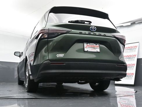 Used 2023 Toyota Sienna XLE image 39