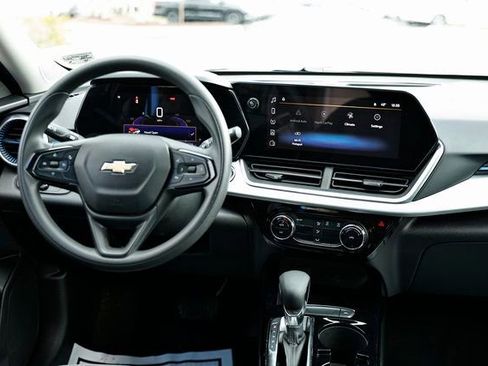 Used 2024 Chevrolet Trax LT image 25