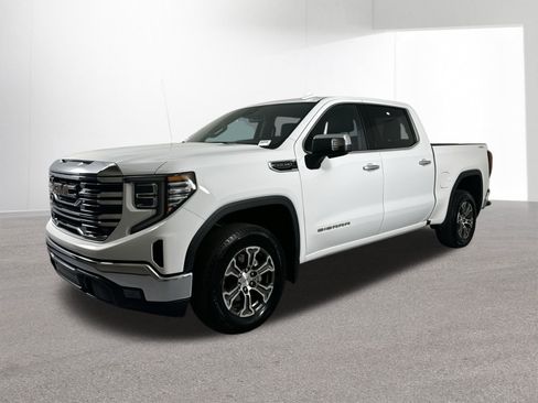 Used 2025 GMC Sierra 1500 SLT image 1