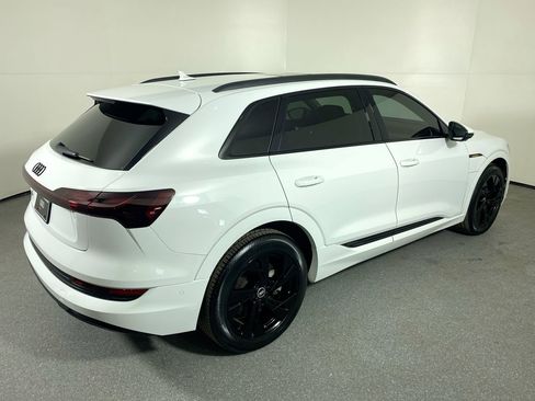 Certified 2022 Audi e-tron Premium w/ Convenience Plus Package image 37