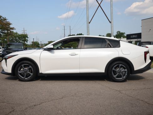 Used 2025 Kia K4 FWD image 3