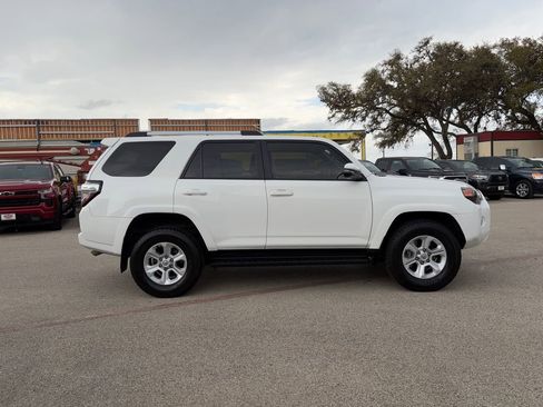 Used 2023 Toyota 4Runner SR5 Premium image 4
