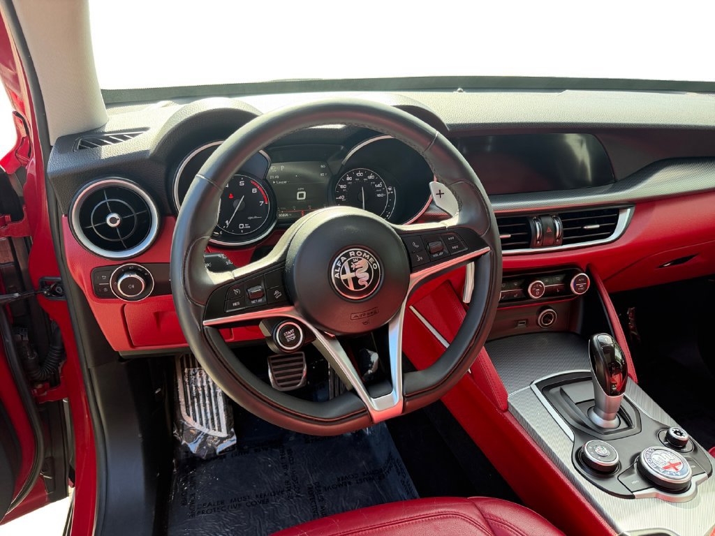 Used 2018 Alfa Romeo Stelvio Sport w/ Quick Order Package 22J Sport AWD/4WD image 11