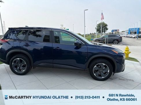 Used 2025 Nissan Rogue SV FWD image 16