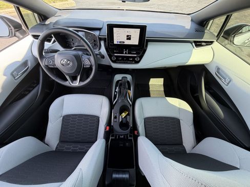 Used 2025 Toyota Corolla SE w/ SE Package FWD image 18
