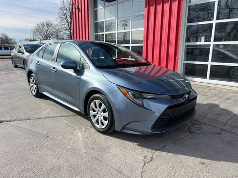 Used 2025 Toyota Corolla LE FWD image 2