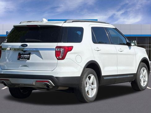 Used 2017 Ford Explorer XLT AWD/4WD image 4
