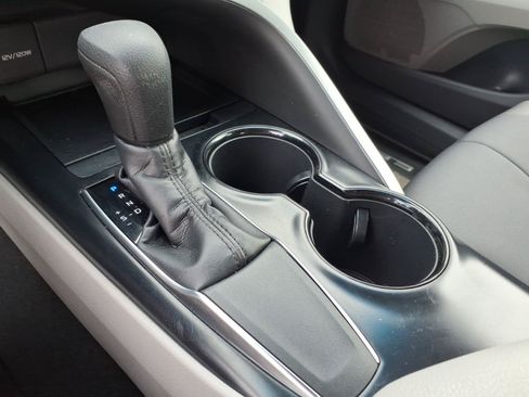 Used 2018 Toyota Camry LE w/ Convenience Package FWD image 24