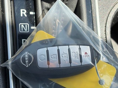 Used 2025 Nissan Altima 2.5 SV FWD image 12