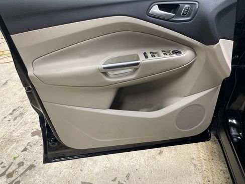 Used 2017 Ford Escape SE image 18