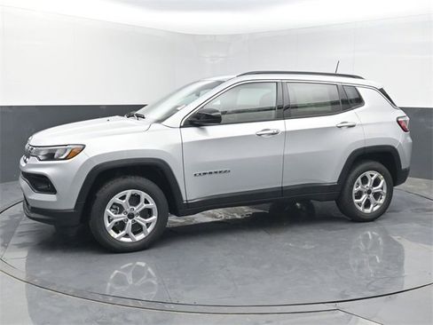 New 2026 Jeep Compass Latitude image 2