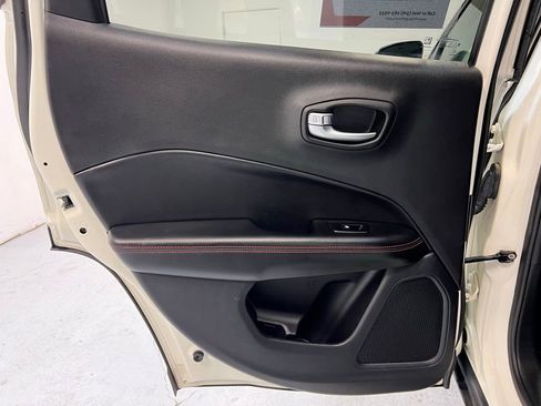 Used 2019 Jeep Compass Trailhawk image 25