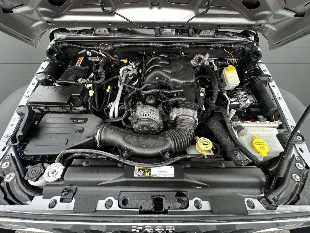 Used 2015 Jeep Wrangler Unlimited Rubicon w/ Dual Top Group AWD/4WD image 25