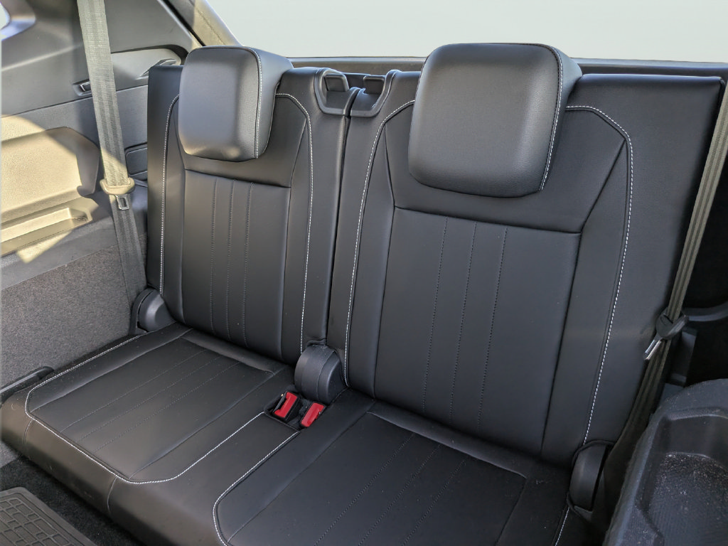 Certified 2023 Volkswagen Tiguan SE R-Line FWD image 17