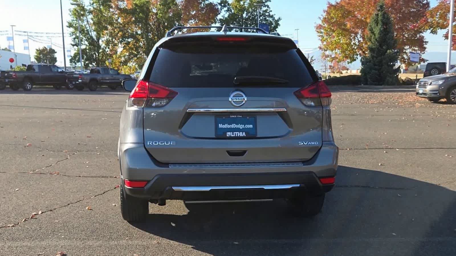 Used 2017 Nissan Rogue SV w/ Midnight Edition AWD/4WD image 7