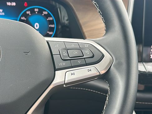 Used 2025 Volkswagen Atlas SE image 20