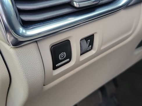 Used 2020 Cadillac XT4 Premium Luxury w/ Enhanced Visibility Package image 24