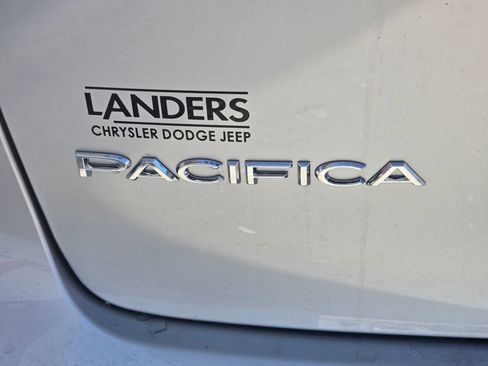 New 2026 Chrysler Pacifica Select image 9