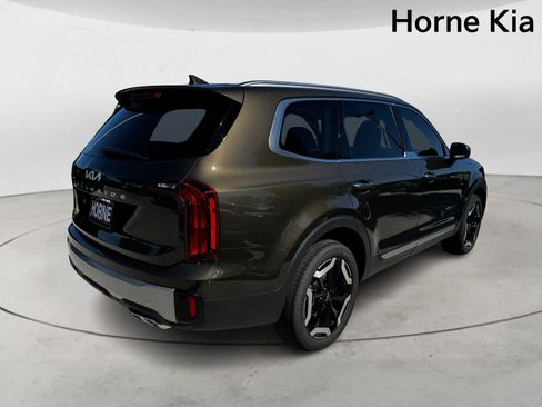 New 2025 Kia Telluride S image 4