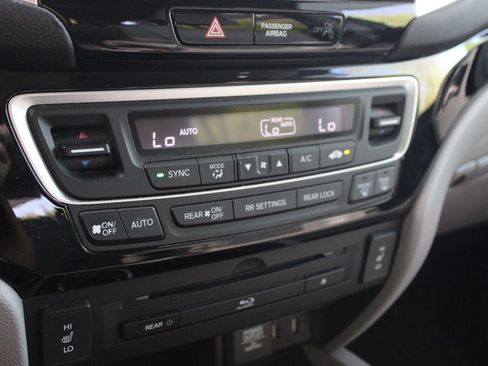 Used 2016 Honda Pilot Touring image 16
