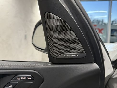 Certified 2024 BMW X7 xDrive40i w/ M Sport Package image 25