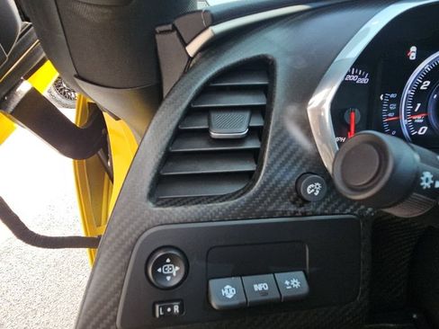 Used 2017 Chevrolet Corvette Z06 w/ Z07 Performance Package RWD image 17
