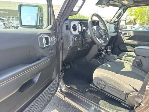 Used 2025 Jeep Wrangler Unlimited Sahara AWD/4WD image 18