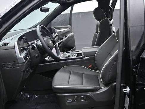 Used 2025 Cadillac Escalade Sport w/ Touring Package image 16