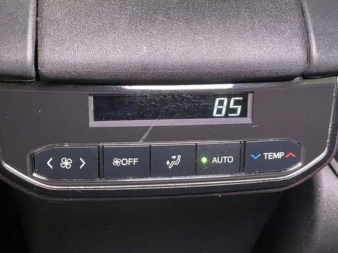 Used 2020 Toyota Highlander XLE image 26