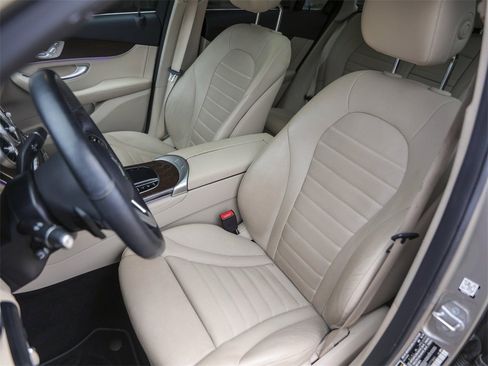 Used 2020 Mercedes-Benz GLC 300 image 5