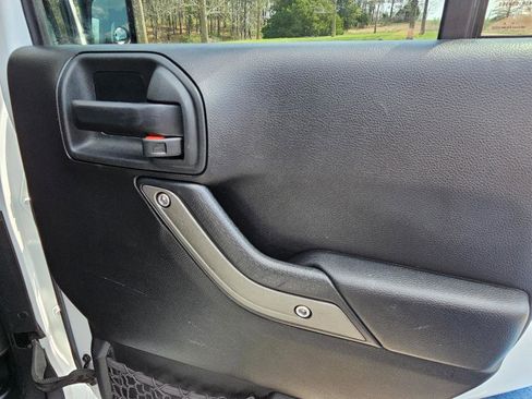 Used 2017 Jeep Wrangler Willys Wheeler image 18