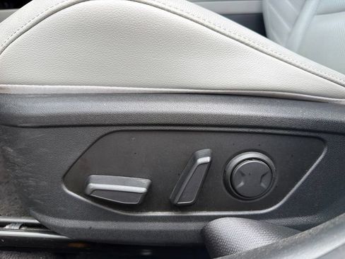 Used 2024 Hyundai Elantra Limited FWD image 12