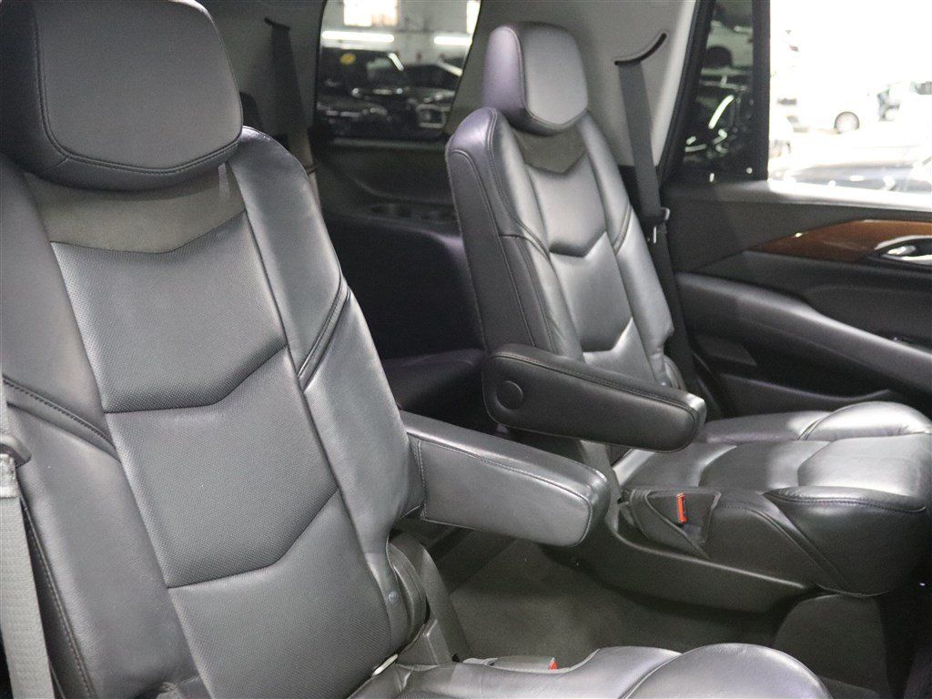 Used 2019 Cadillac Escalade Premium Luxury AWD/4WD image 21